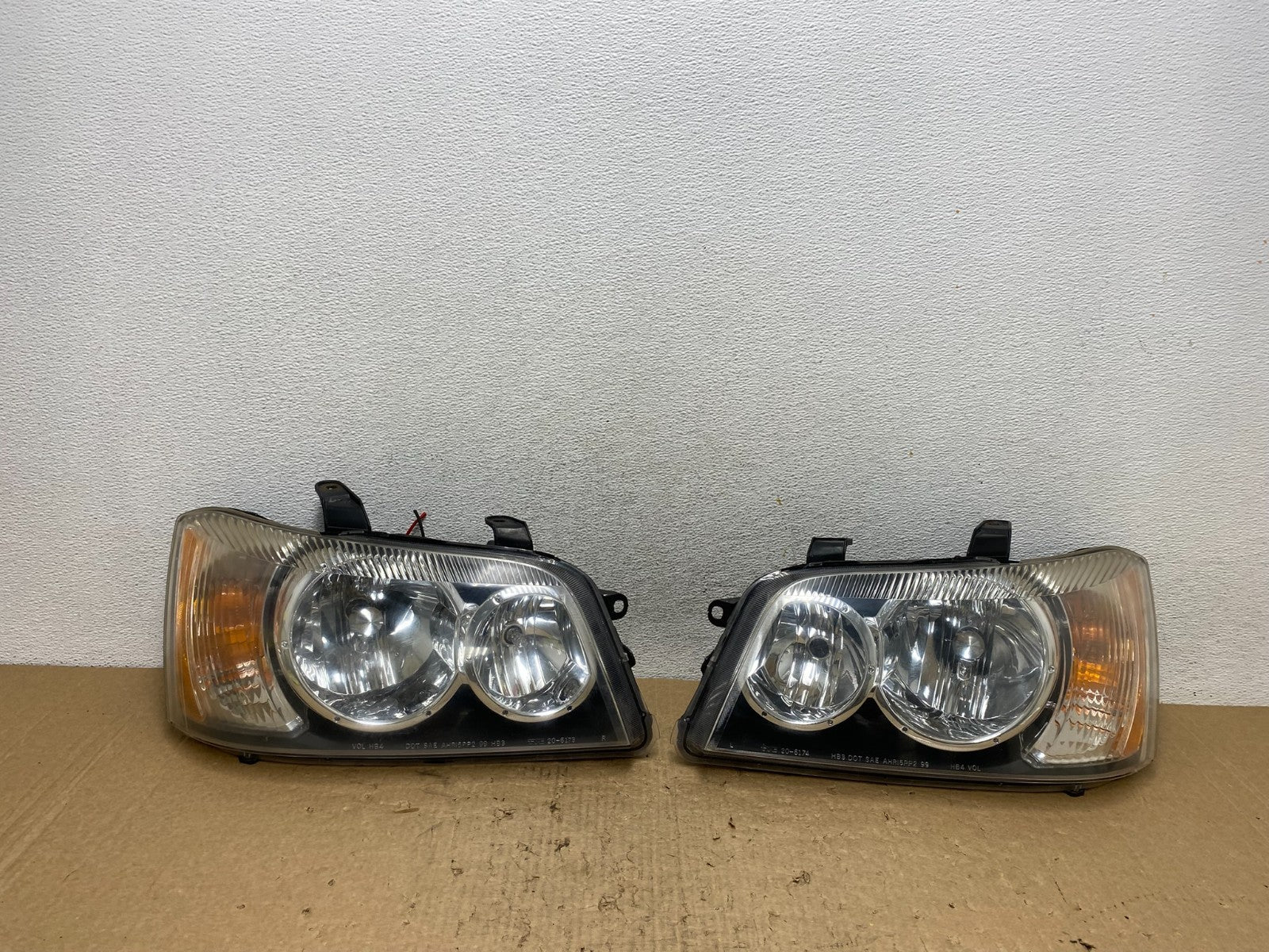 2001 2002 2003 Toyota Highlander Headlights Left+Right Side AF8195 DW0