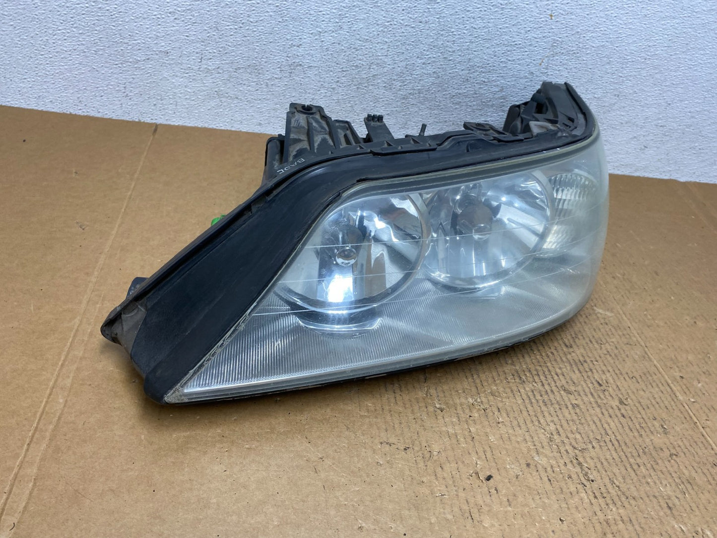 2005 to 2011 Lincoln Town Car Left Driver LH Side Headlight AE1166 DW2