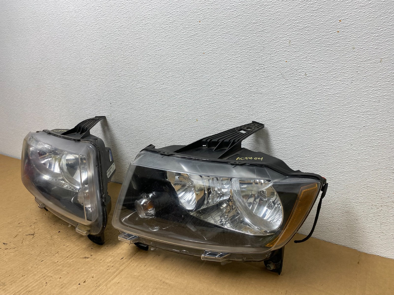 2011-2013 Jeep Grand Cherokee Left+Right Halogen Headlights AC7704 DW2