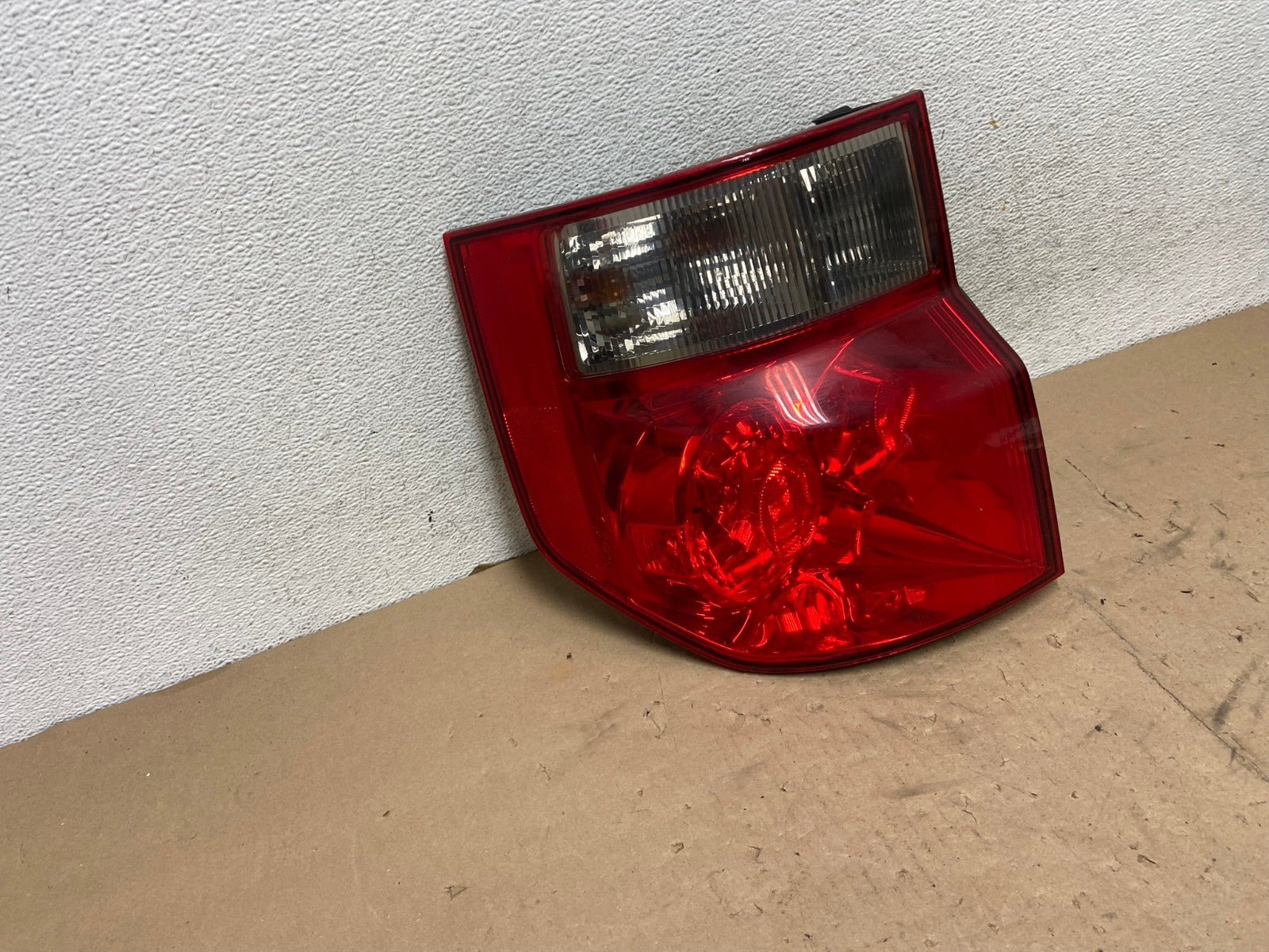 2003 to 2008 Honda Element Left Driver LH Side Tail Light AG5515 LK2