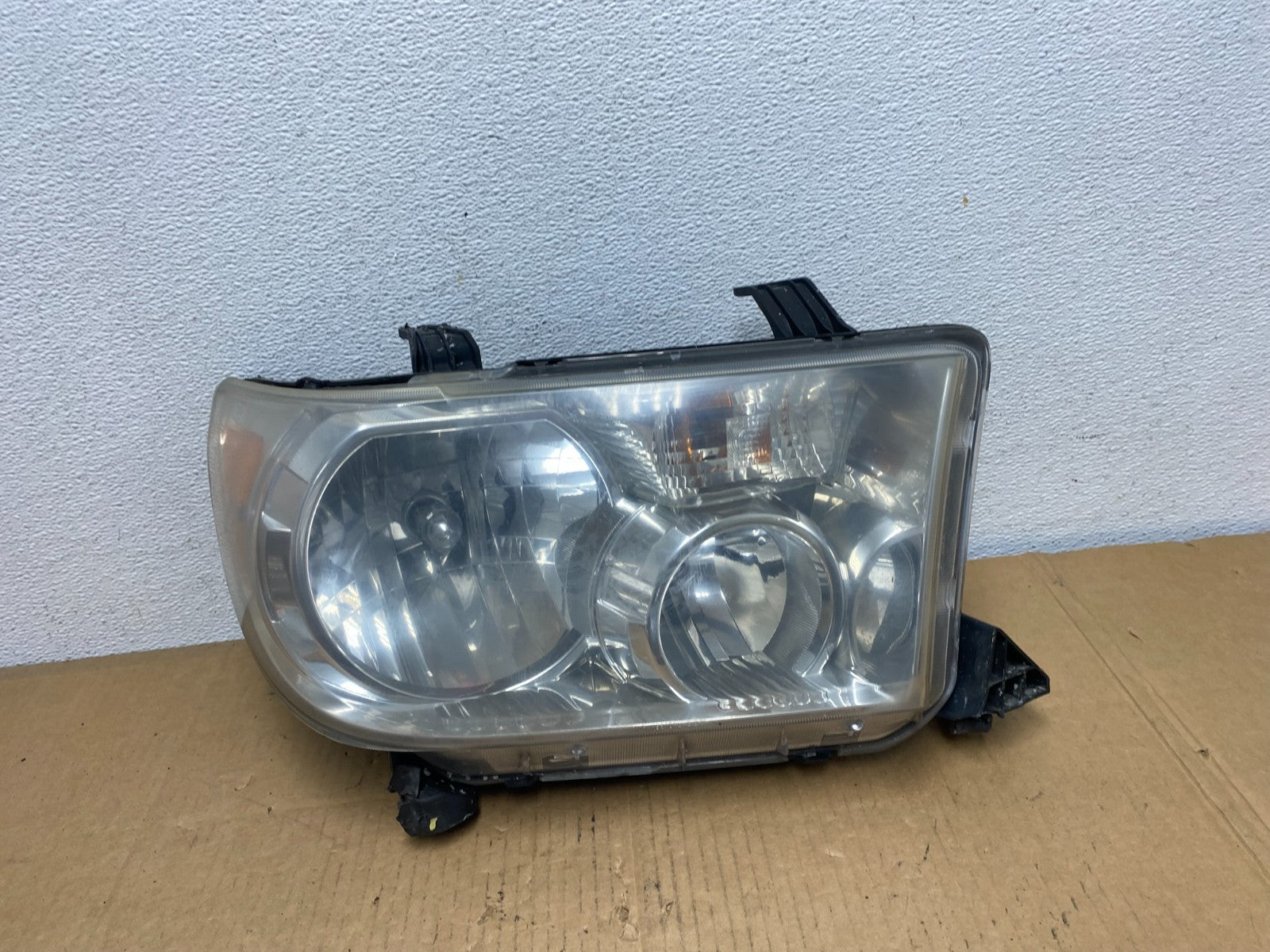 2007 - 2014 Toyota Sequoia Tundra Right Passenger RH Headlight Halogen AD0778 DW0