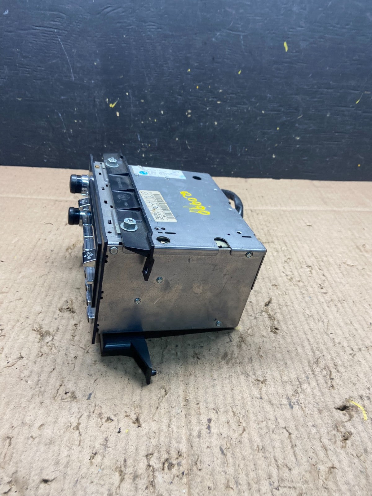 1993 1994 1995 Cadillac Fleetwood Deville AM/FM Radio CD Player q0990 DG2