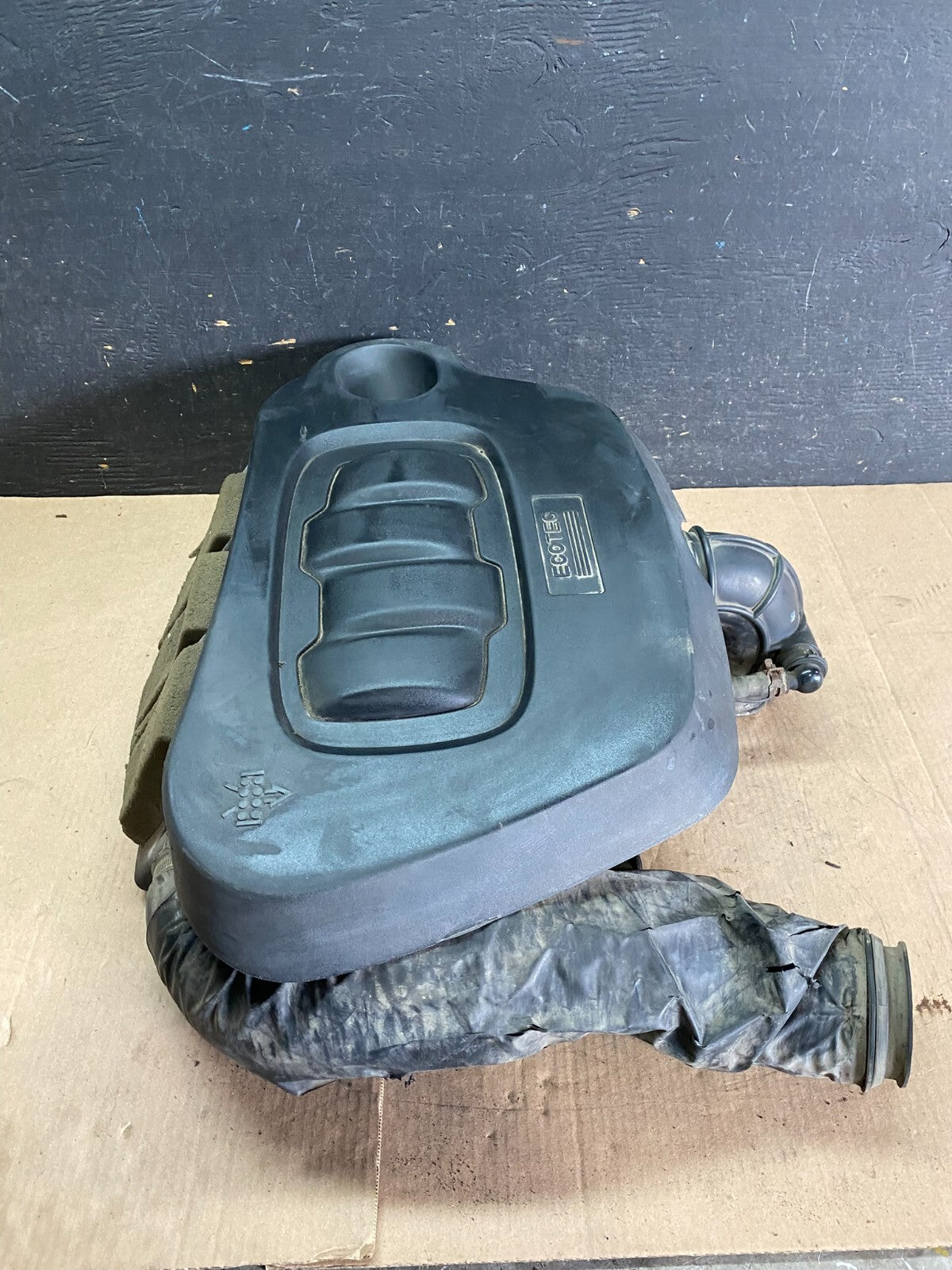 2006 to 2011 Chevrolet HHR Engine Motor Cover Shield n5440 DG2