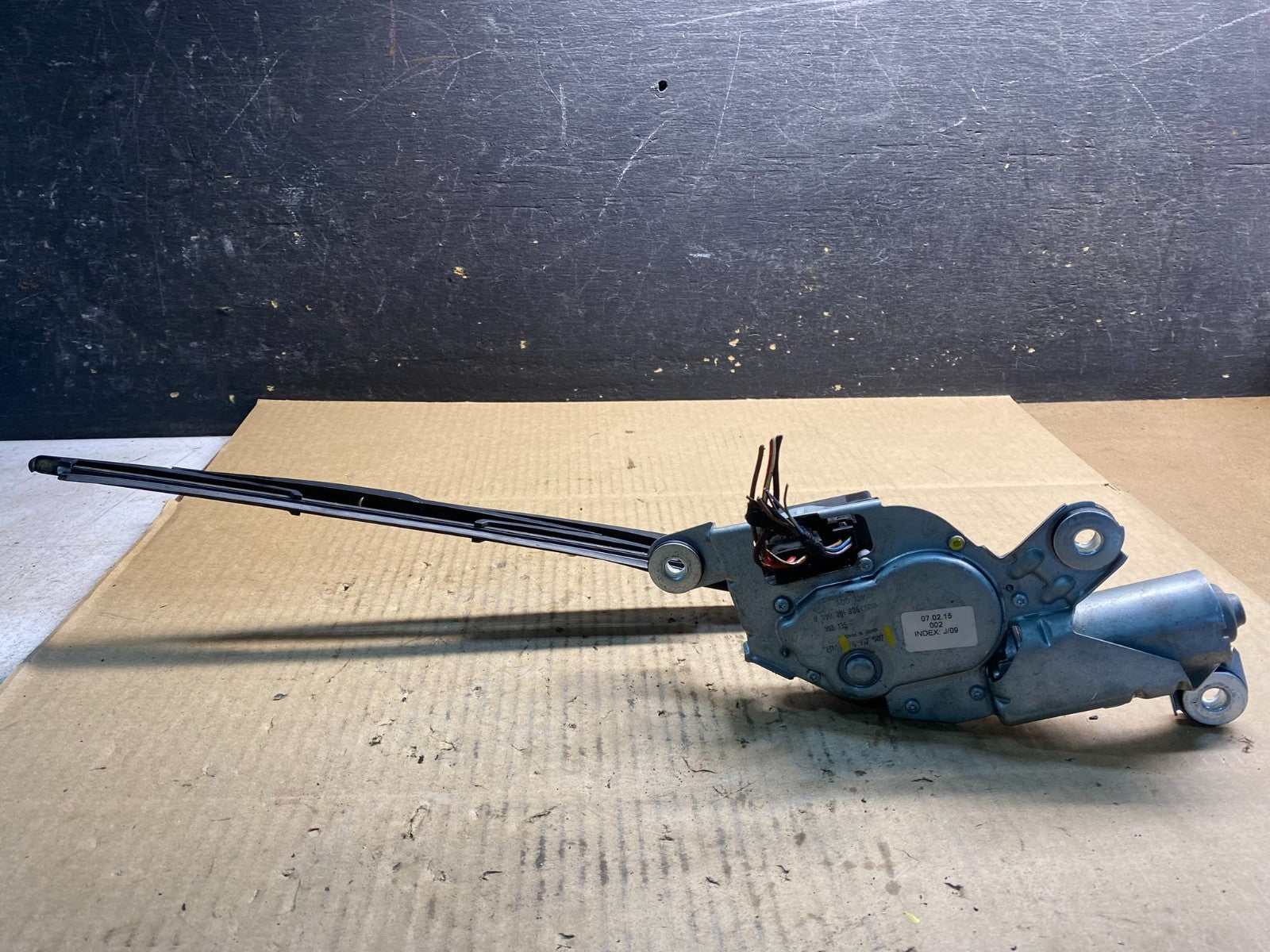 2004 to 2010 BMW X3 E83 Rear Windshield Wiper Motor OEM Z4742  DG5