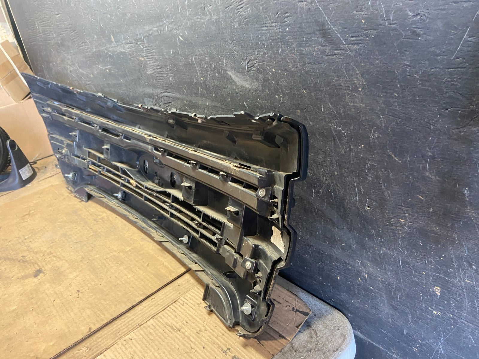 2011 to 2015 Ford Explorer Upper Front Grill Grille Oem R0239 DG11