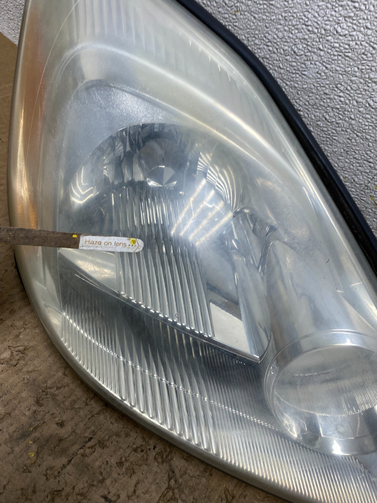 2004-2005 Toyota Sienna Right Passenger RH Xenon Headlight OEM W7723 DW5