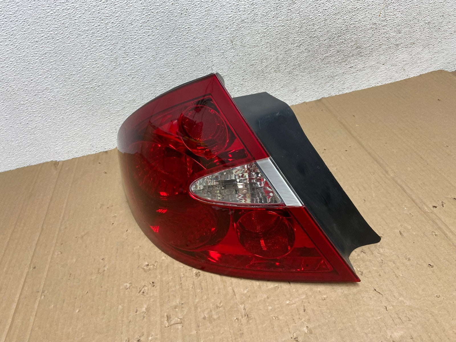 2005 to 2009 Buick Lacrosse Left Driver LH Side Tail Light AE8993 LK1