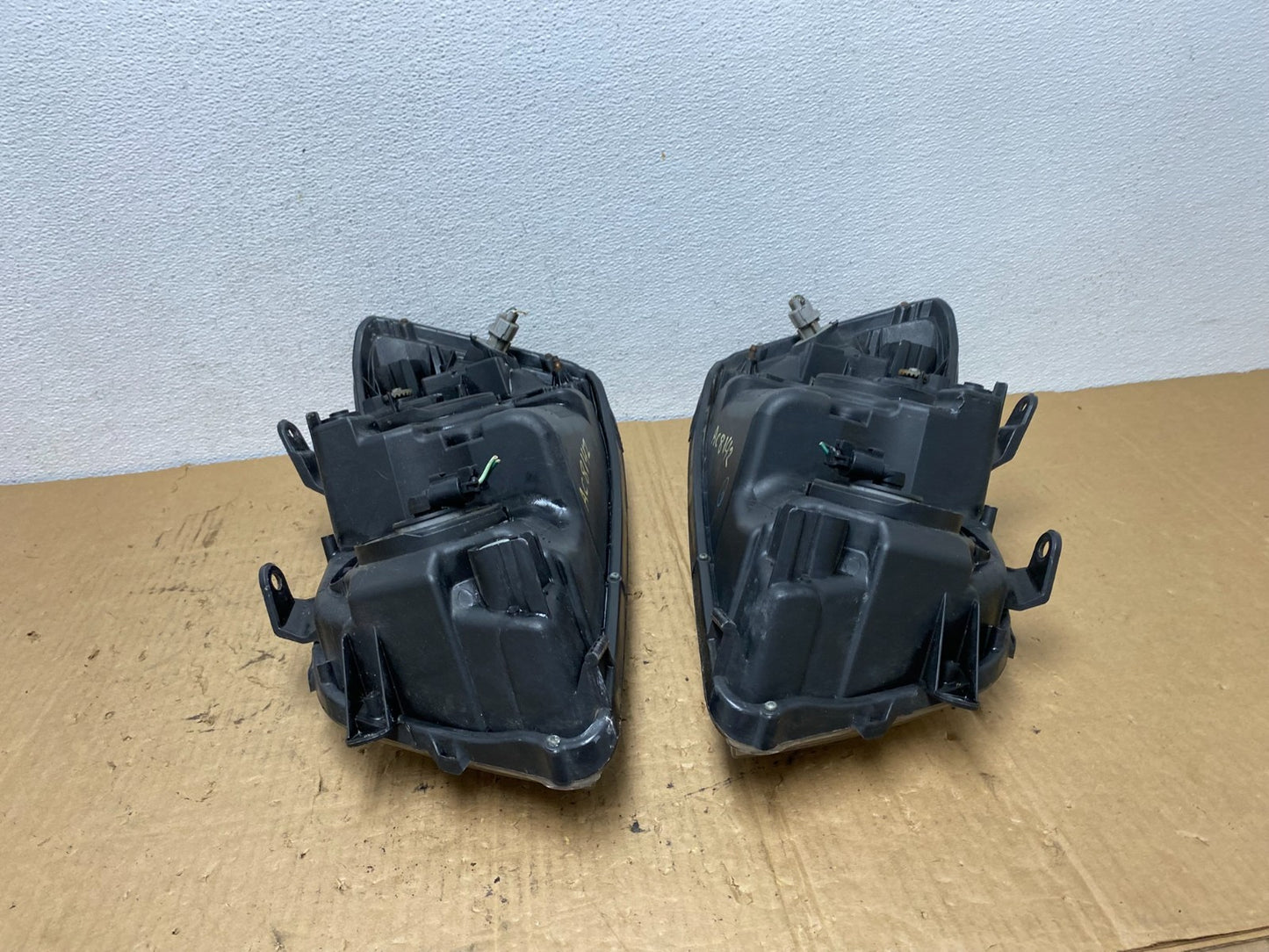 2004 2005 2006 Toyota Highlander Headlights Left+Right Side AC8142 DW12