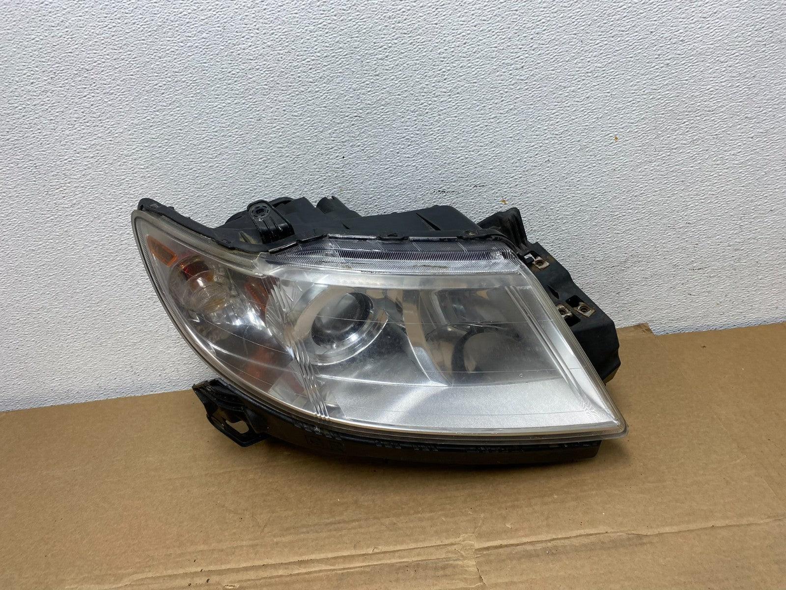 2008 - 2014 Subaru Tribeca Right Passenger Side Halogen Headlight AD3785 DW0