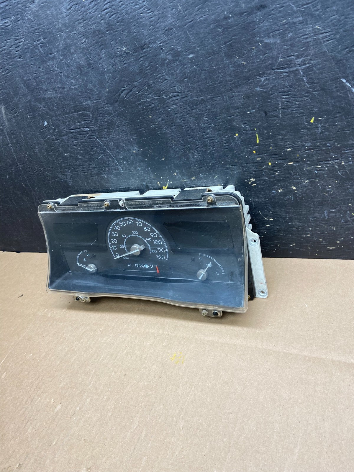 2003 2004 Lincoln Town Car Speedometer Gauge Cluster t4368 DG1