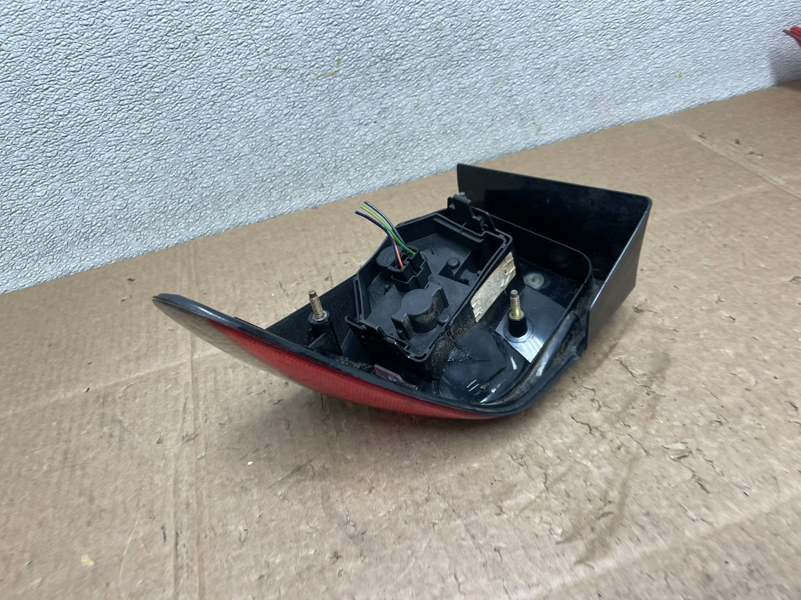 1994 to 1998 Saab 900 & Turbo Left Driver LH Side Tail Light Y8927 DW4