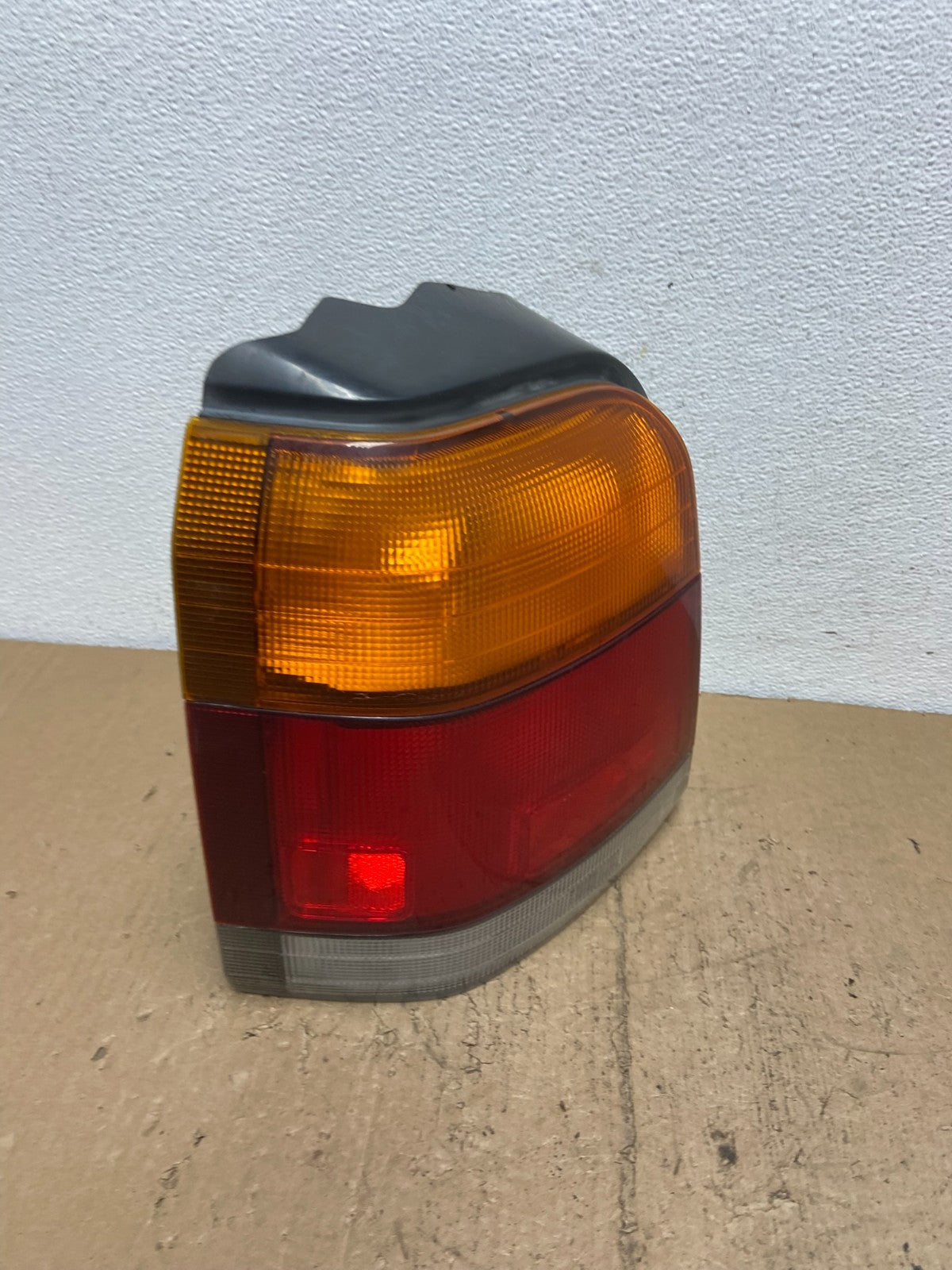 1999 2000 Subaru Forester Left Driver LH Side Tail Light AC7380 DW2