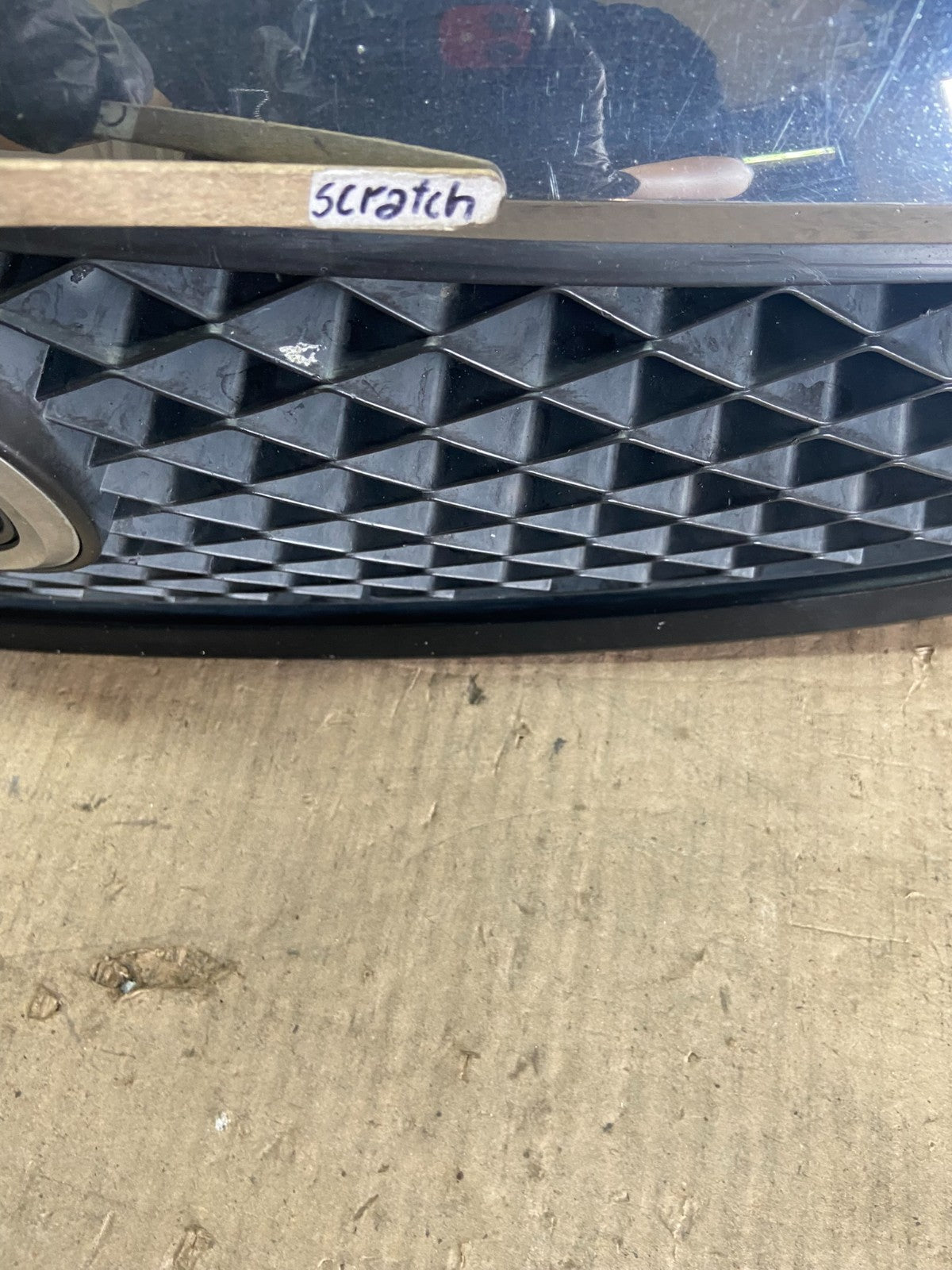 2002 2003 Mazda MPV Front Upper Grille Grill Oem p3936 DG4