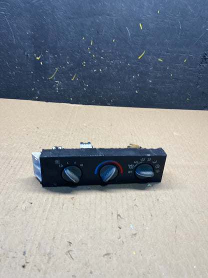 2001 - 2007 GMC Chevrolet Express 1500 Climate Control A/C t1338 DG0