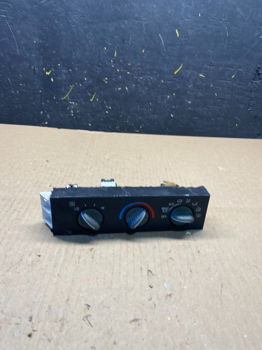 2001 - 2007 GMC Chevrolet Express 1500 Climate Control A/C t1338 DG0