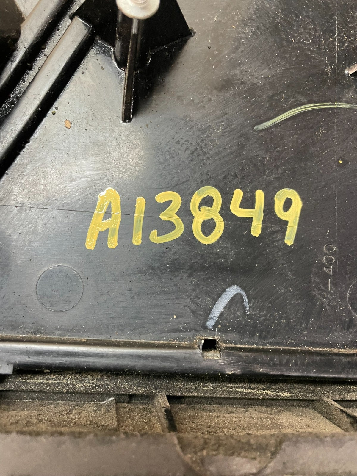 1998 - 2011 Ford Crown Victoria Trunk Rear Garnish License Plate Panel AI3849 DG6
