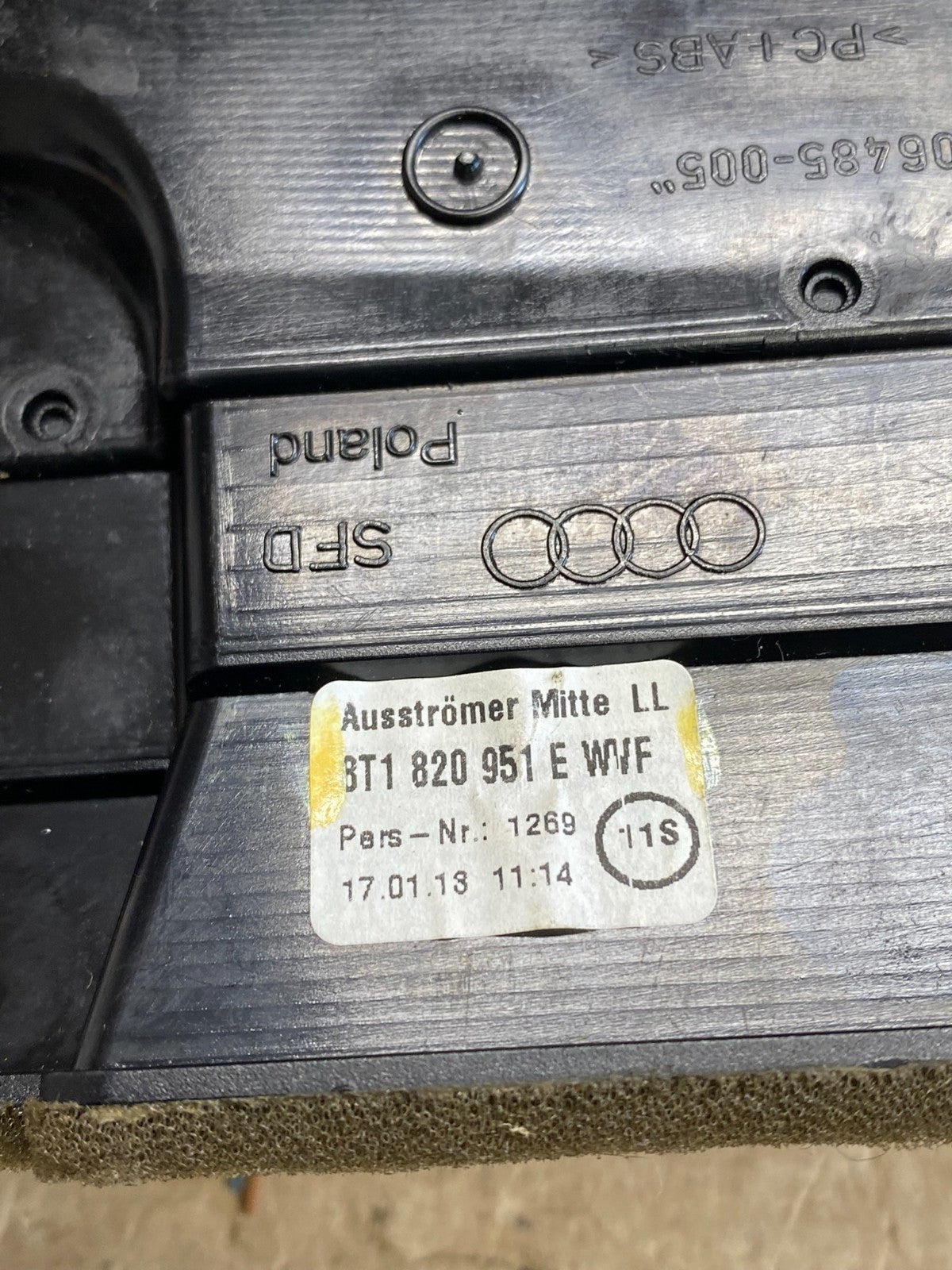 2009 to 2012 Audi A4 Center Dashboard Air Vent ah3863 DG4