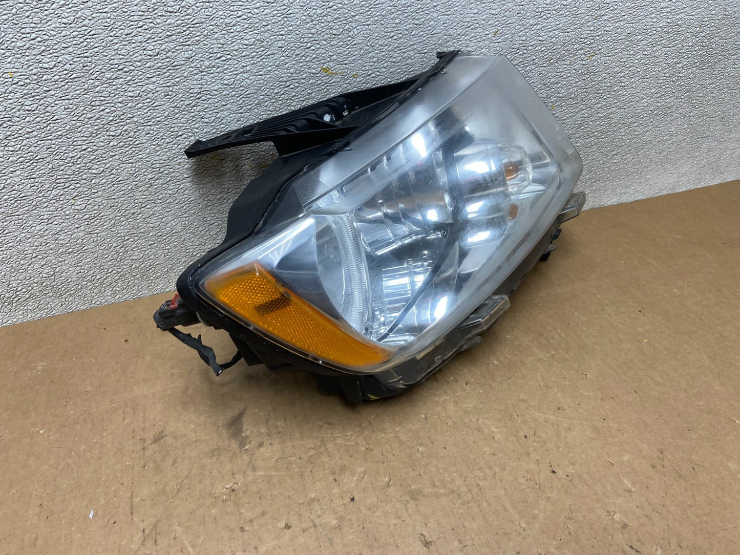 2011-2013 Jeep Grand Cherokee Right Passenger Halogen Headlight Z6879 DW2
