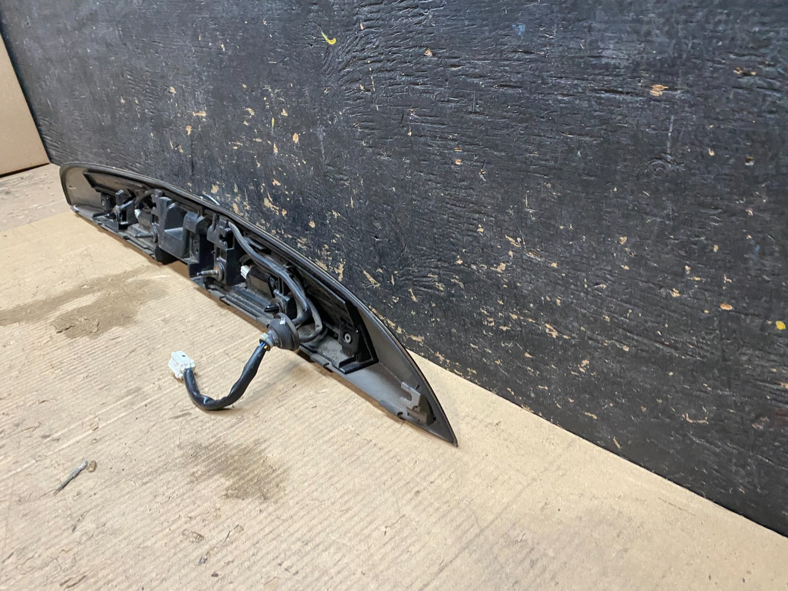 2011-2014 Nissan Juke Rear Trunk Tailgate Liftgate Emblem Panel X3370 DG8