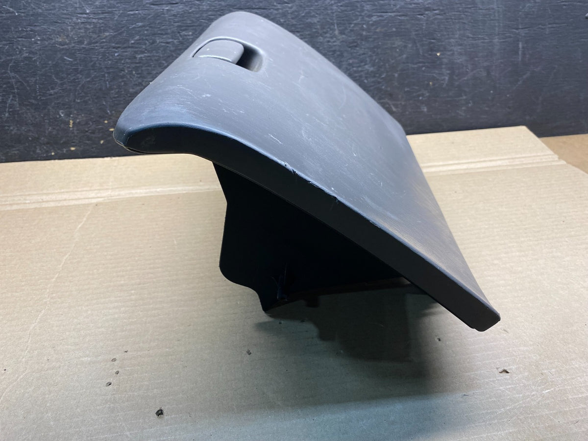 2001-2006 Toyota Sequoia Front Right Passenger Storage Glove Box AH7575 DG1