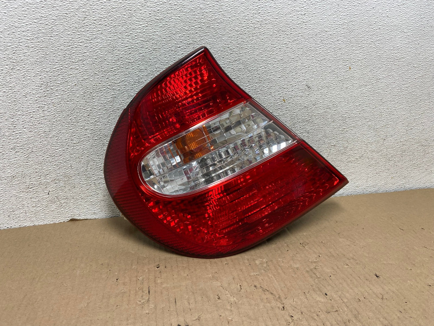 2002 2003 2004 Toyota Camry Left Driver LH Side Tail Light AG7982 LK0