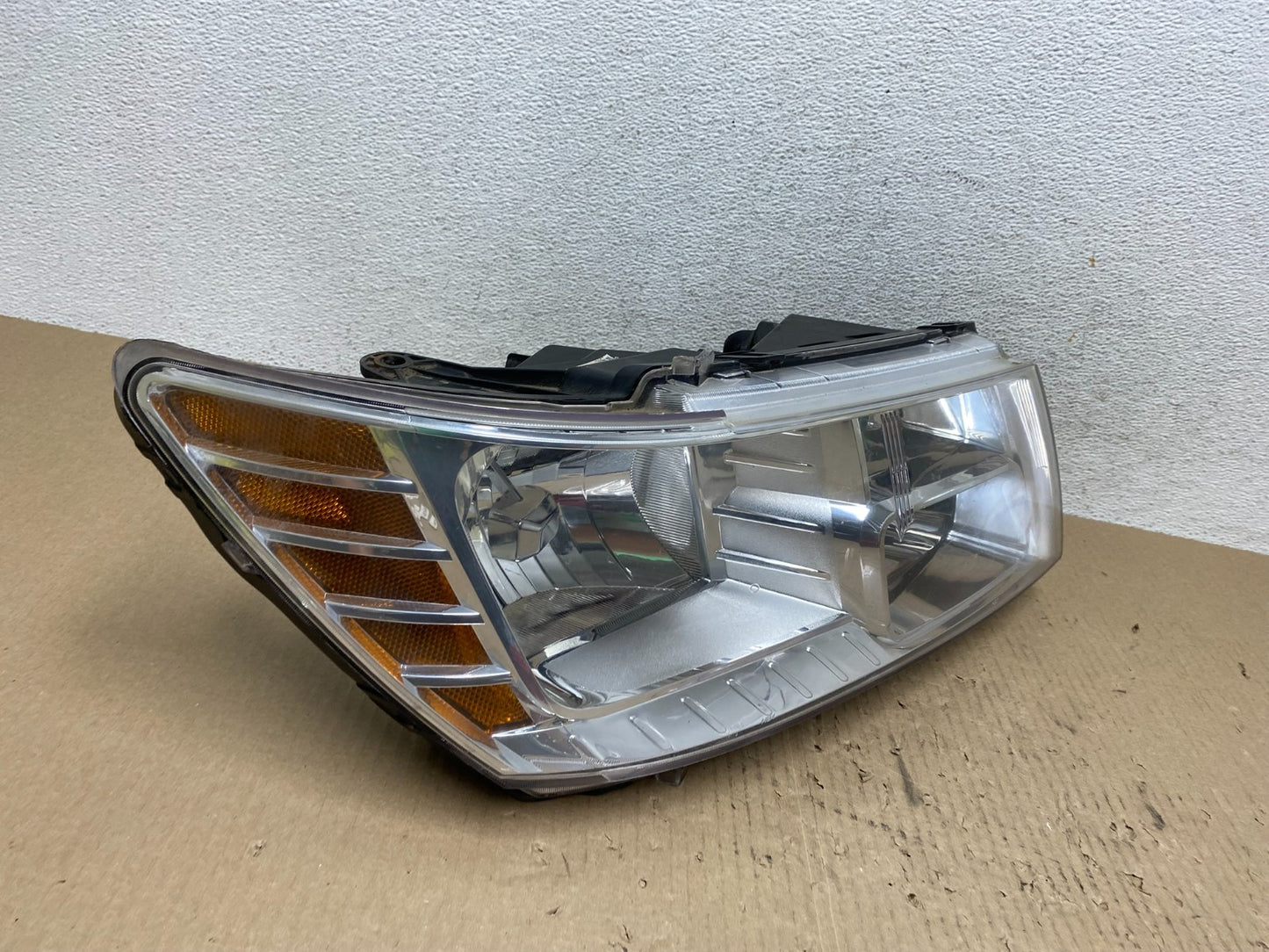 2009 to 2017 Dodge Journey Headlight Right Passenger Rh Halogen AE7061 DW2