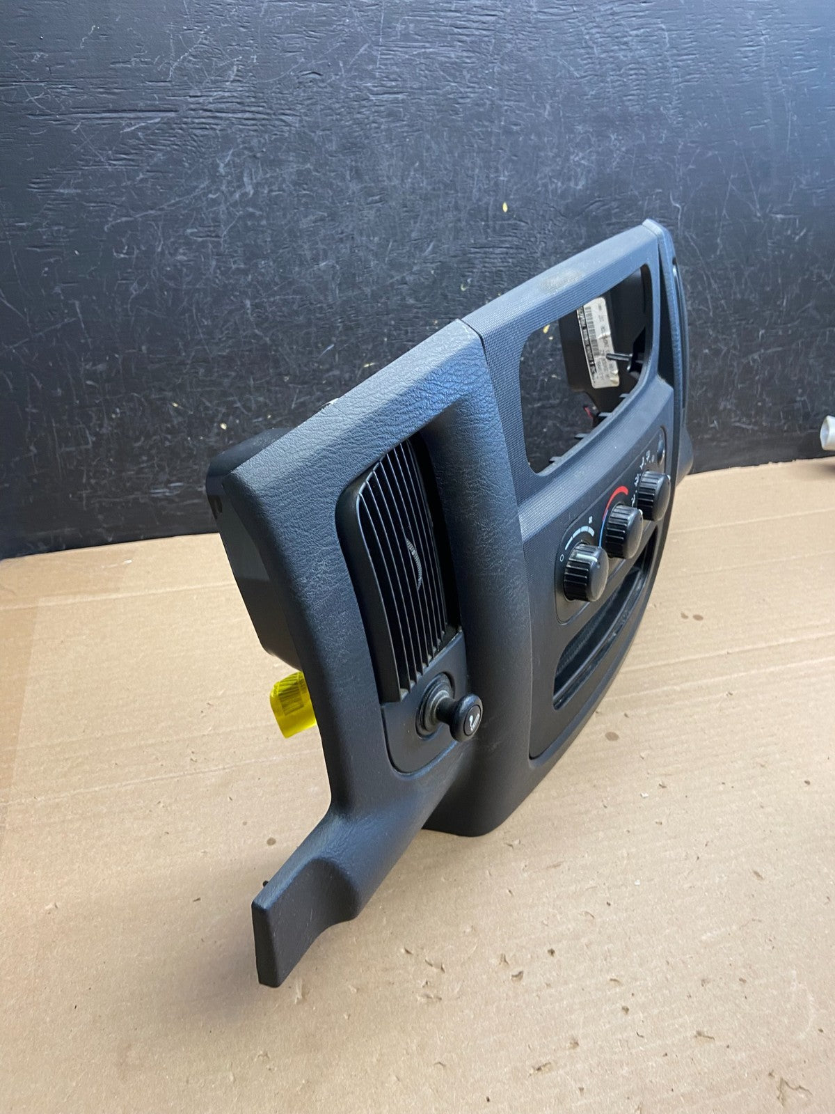 2002 to 2005 Dodge Ram Radio Climate Control Dash Air Vent Bezel Trim AG5133 DG1