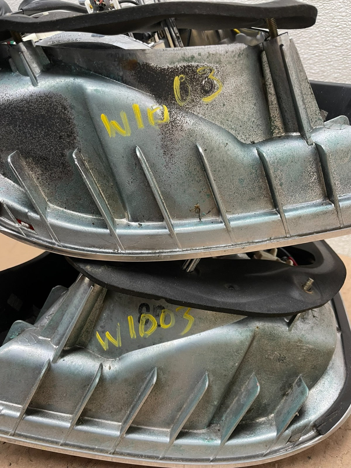 2004 2005 Hyundai XG350 XG Left+Right Tail Lights Oem W1003 DW9