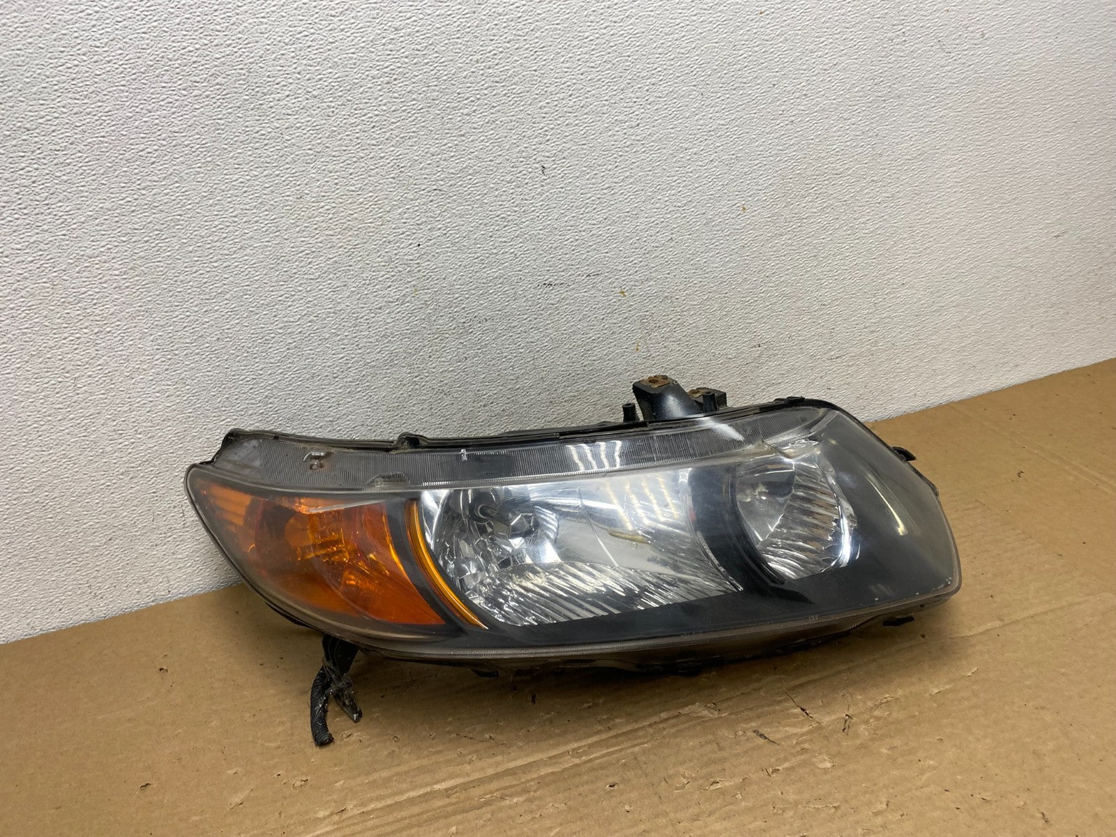 2006 - 2008 Honda Civic Coupe Headlight Halogen Right Passenger Rh AD4051 DW0