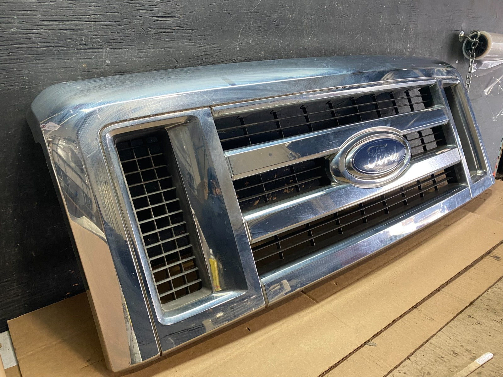 2008 to 2014 Ford Econoline E150 E250 Front Upper Chrome Grill Grille Y9287 DG1