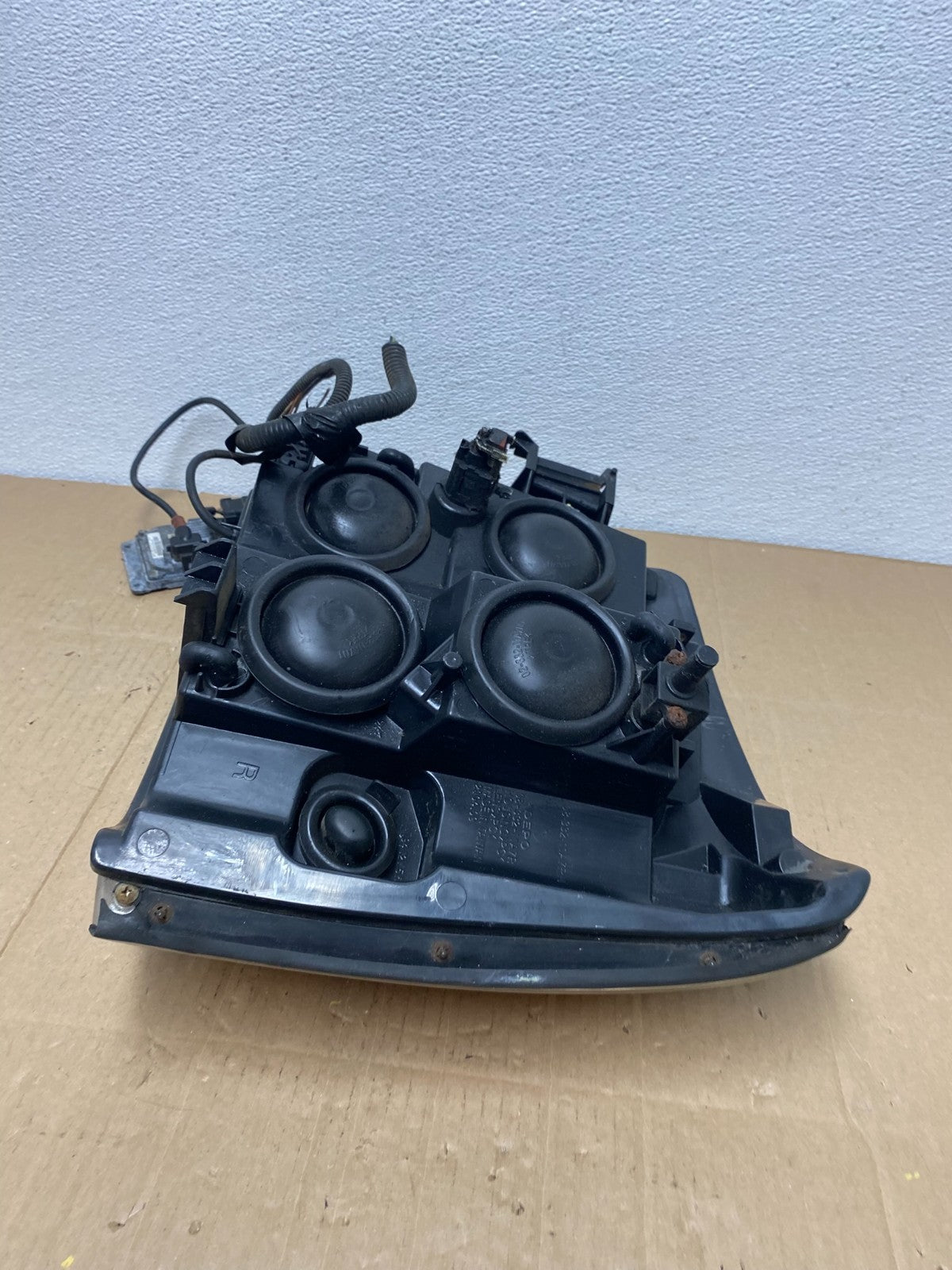 2002-2006 Cadillac Escalade Right Passenger Side Halogen Headlight AB8151 DW7