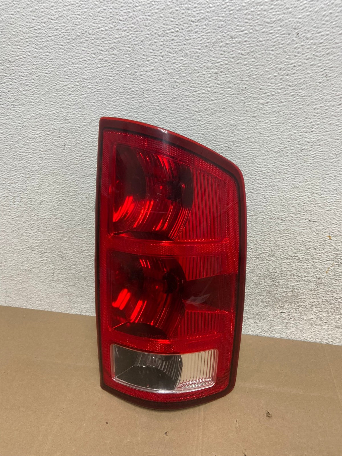 2002 to 2006 Dodge Ram 1500 Right passenger Rh side Tail Light AE4900 LK0