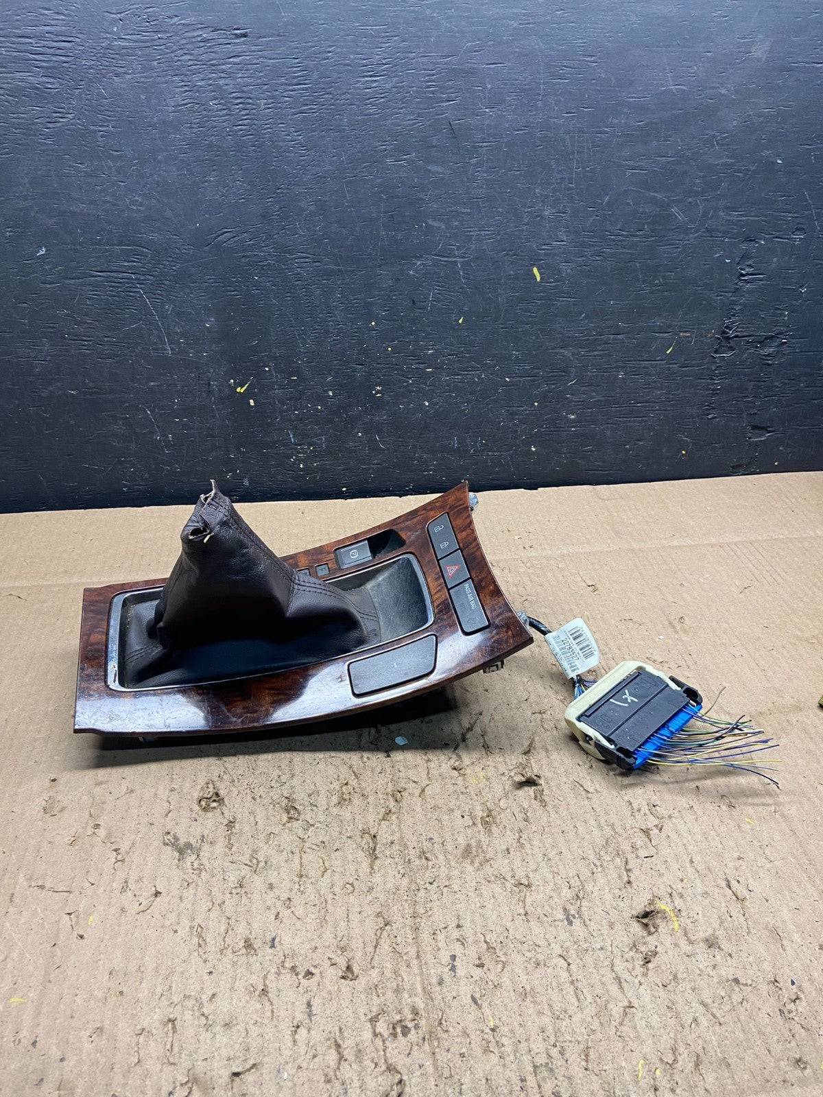 2010 to 2013 Buick Lacrosse Center Console Auto Shifter Floor Bezel Q2079 DG4