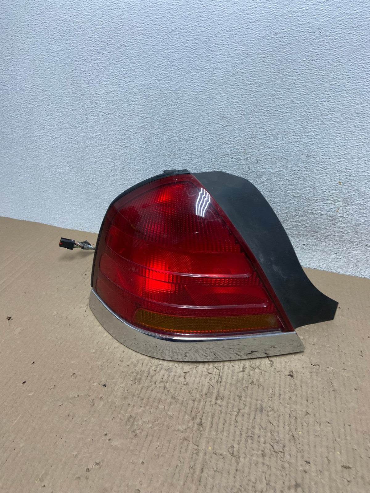 1998-2003 Ford Crown Victoria Left Driver Lh Side Tail Light AF2955 LK0