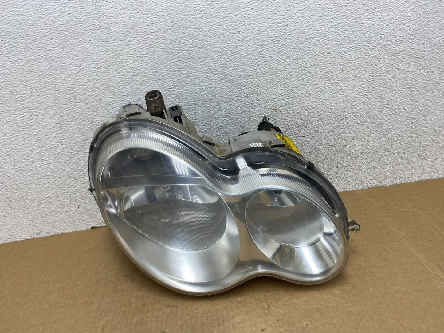 2005 to 2007 Mercedes-Benz C-Class Right Passenger Side Headlight AF9953 DW0
