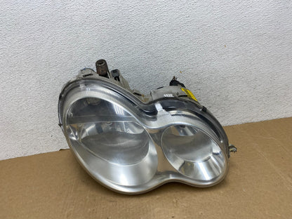 2005 to 2007 Mercedes-Benz C-Class Right Passenger Side Headlight AF9953 DW0