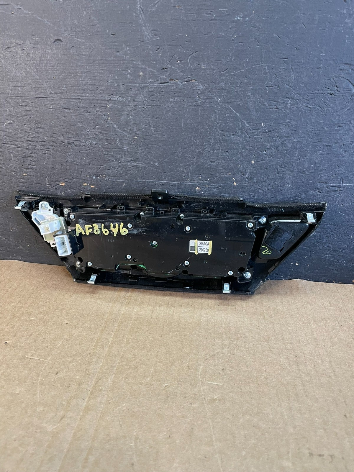 2013 to 2015 Nissan Pathfinder Information Display Control AF3646 DW6