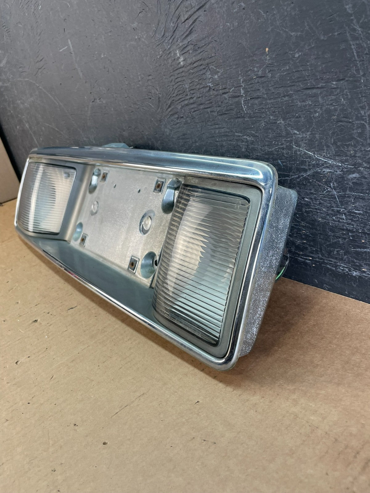 1994-1999 Cadillac DeVille Rear Trunk BackUp License Plate Light Panel AE8409 DW1
