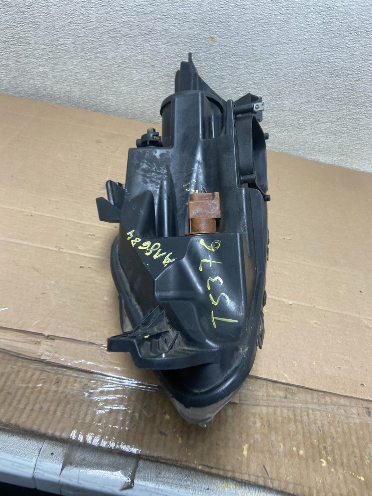 2010 2011 2012 Ford Taurus Right Passenger RH Halogen Headlight OEM AA8684 DW8