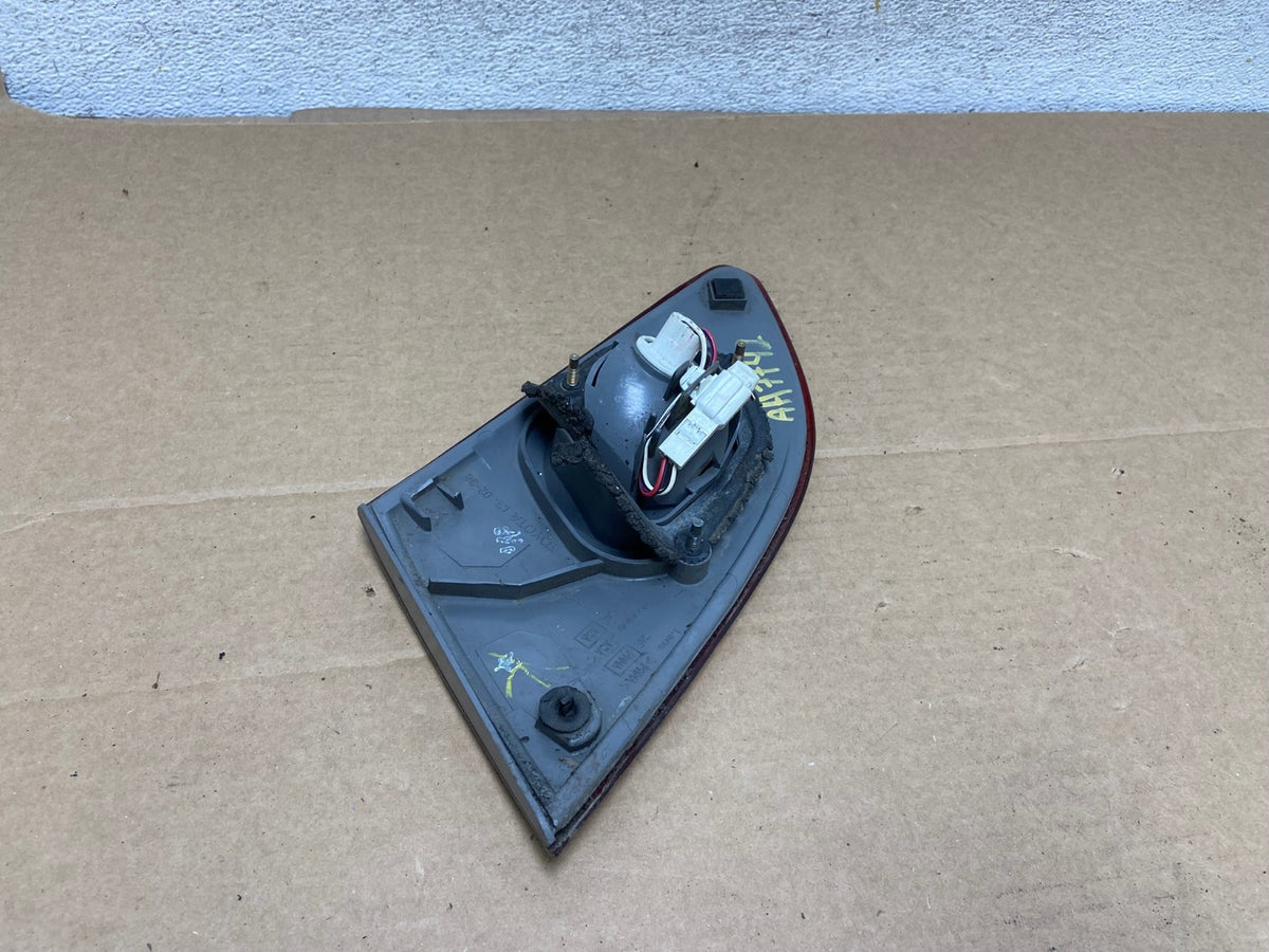 2001 2002 Toyota Corolla Left Driver LH Side Inner Tail light AH7742 LK4