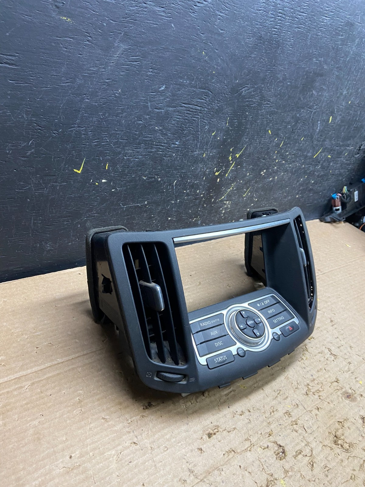 2008 - 2012 Infiniti G35 EX35 Radio Player Screen Panel Bezel W3331 DG0