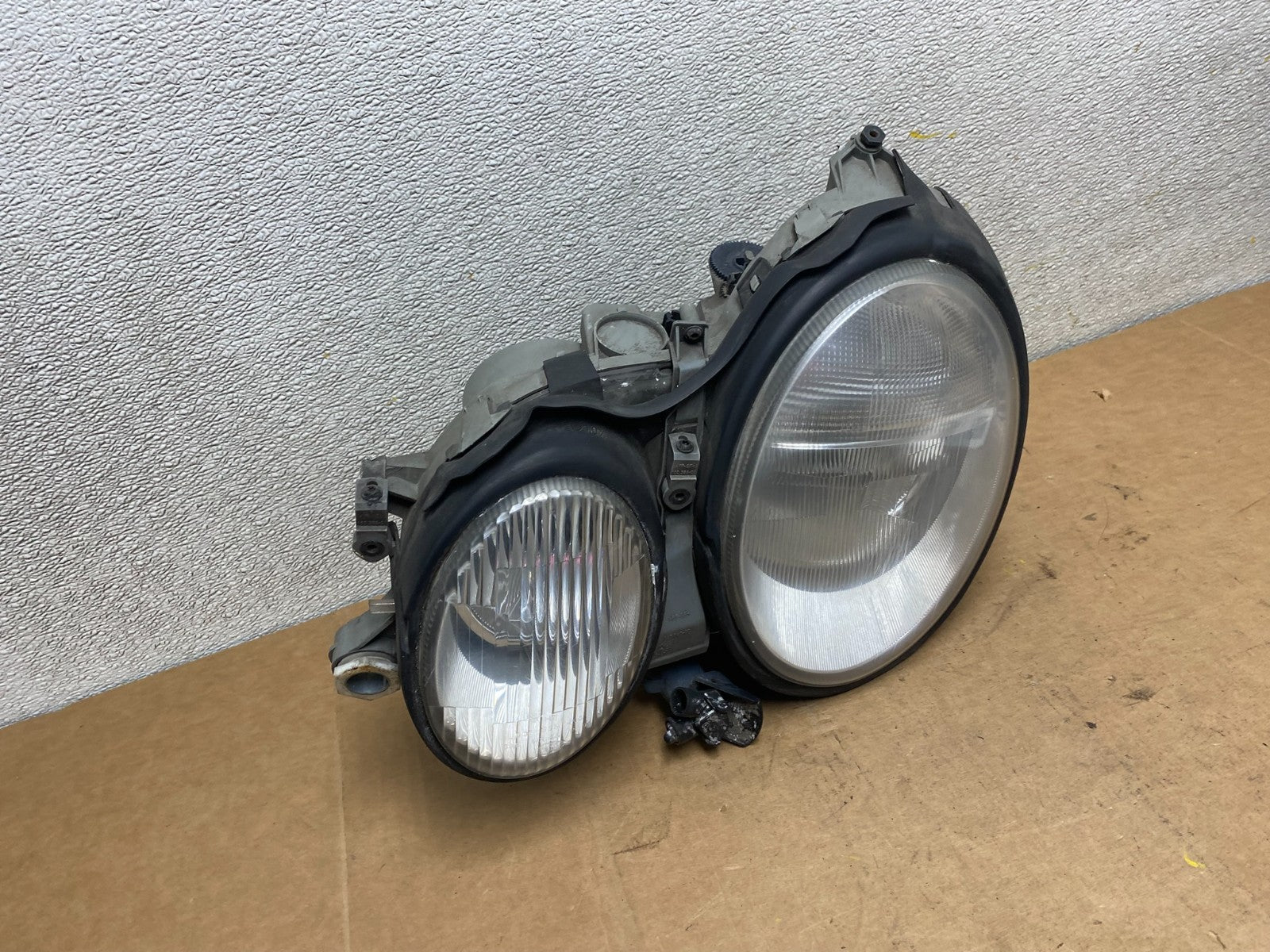 Xenon 2000-2002 Mercedes E E320 E430 Left Driver LH Side Headlight OEM X3868 DW2