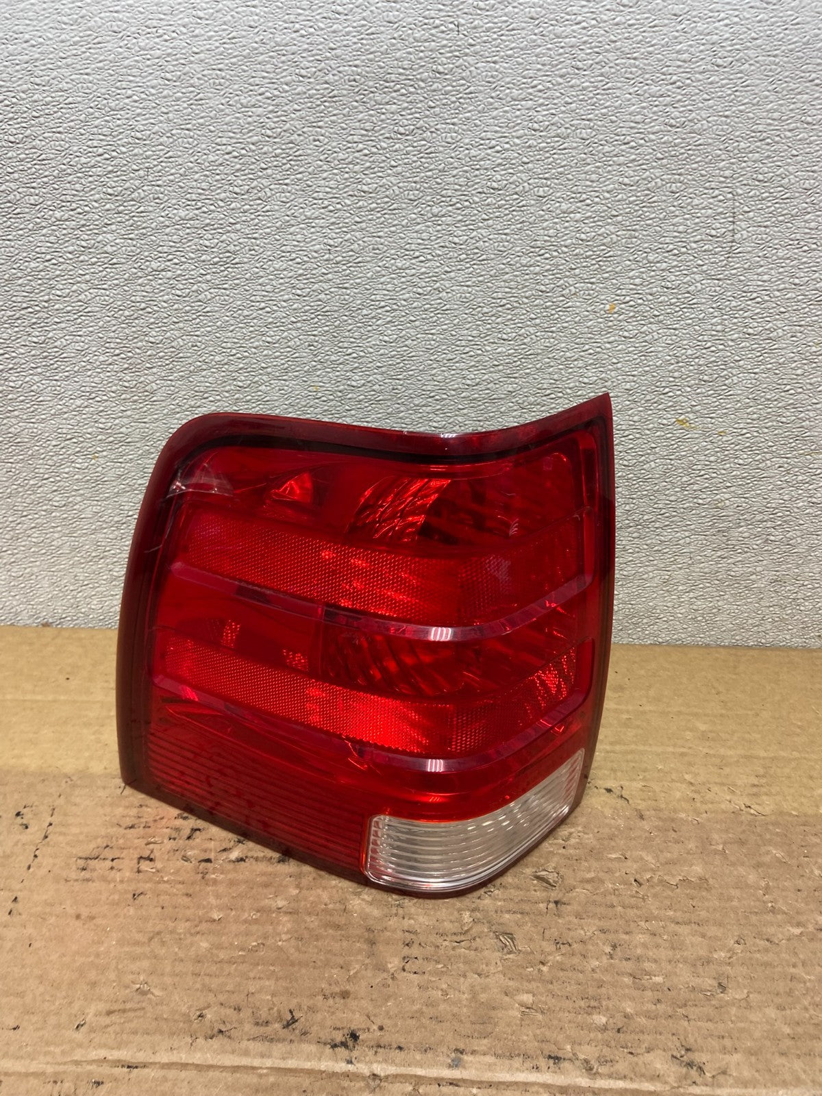 2003 2004 2005 2006 Ford Expedition Left Driver Lh Tail light OEM AB3349 LK0