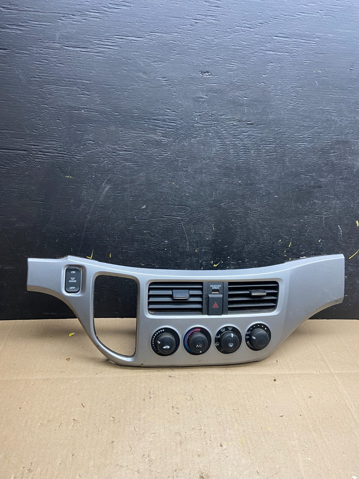 2005 to 2010 Honda Odyssey Radio Climate Control Dash Trim Bezel T9369 DG0