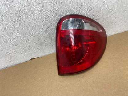 2004 - 2007 Dodge Grand Caravan Right Passenger Side Tail Light AF7271 DW2