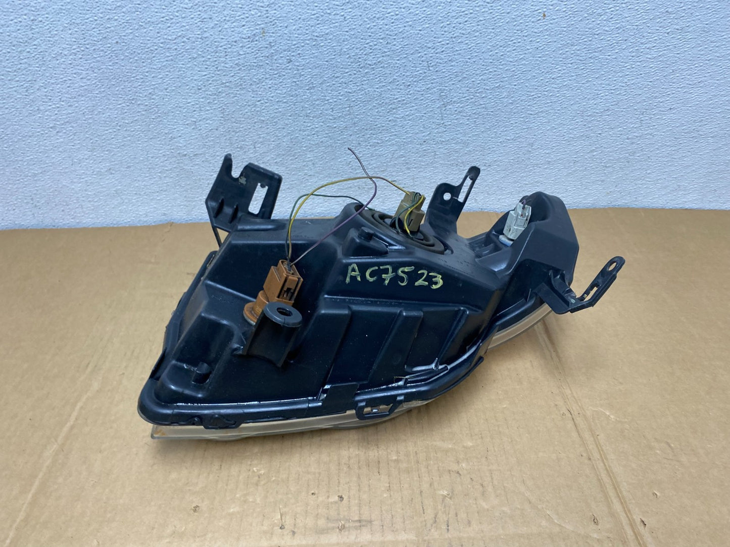 2008 to 2012 Ford Escape Headlight Right Passenger RH Side Halogen AC7523 DW9