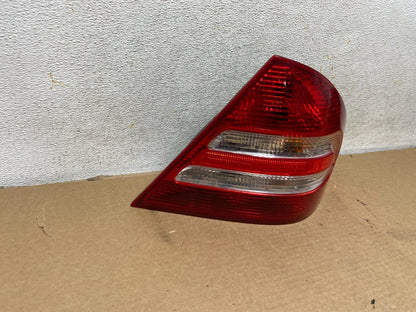 2005-2007 Mercedes-Benz C230 W203 C-Class Right Passenger Tail Light AH4448 DW1