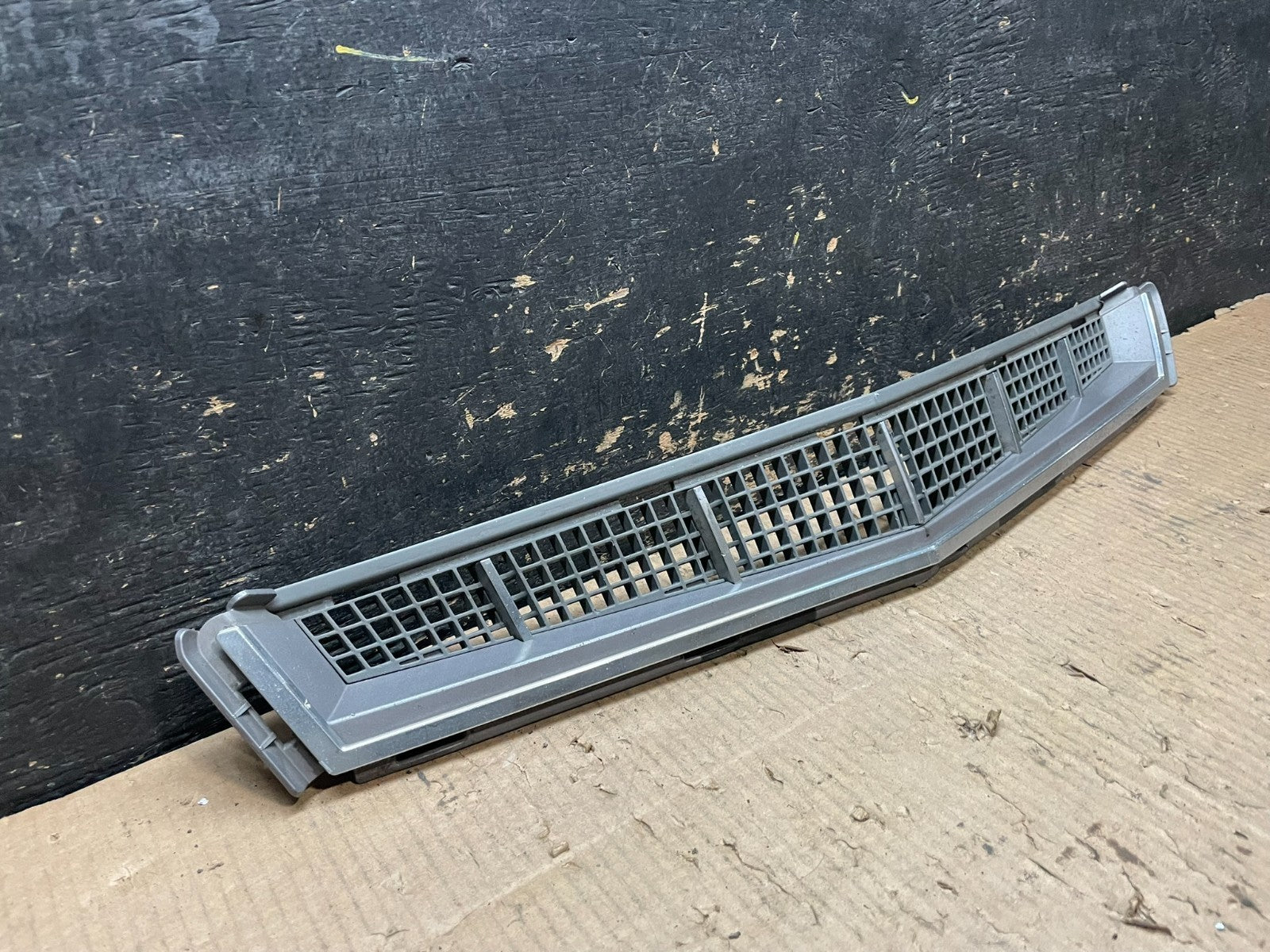 2008 to 2011 Cadillac Cts Front Lower Grill Grille OEM Y6565 DG1