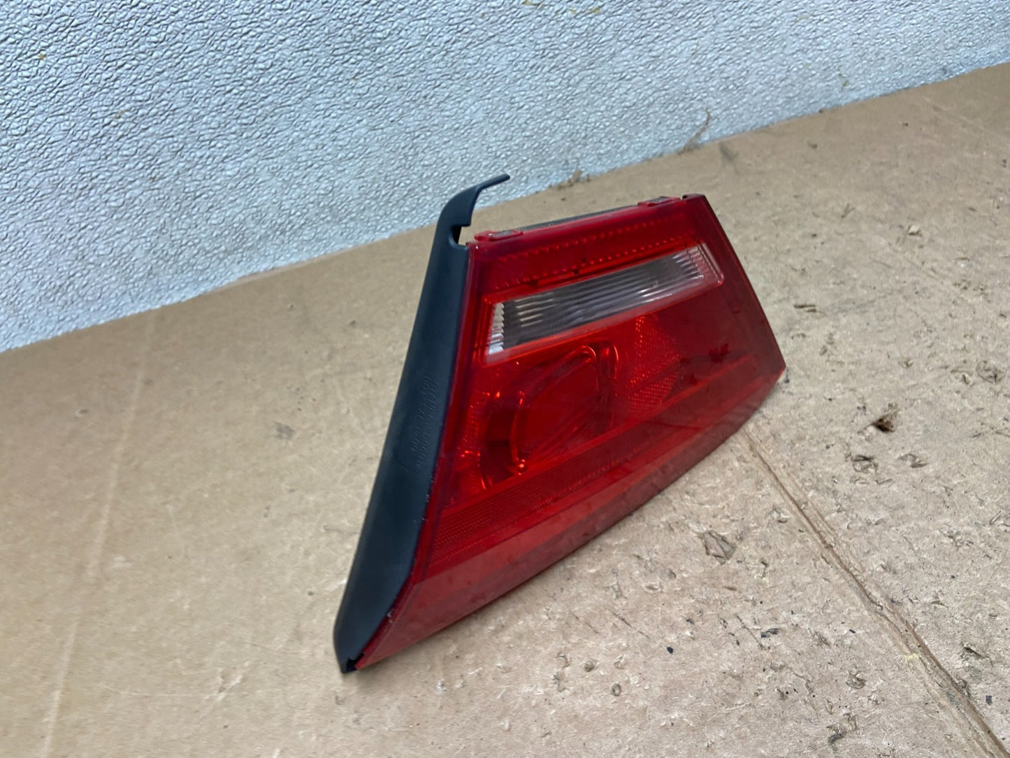 2012 to 2015 Volkswagen Passat Right Passenger Tail light inner Oem AA4099 DW2