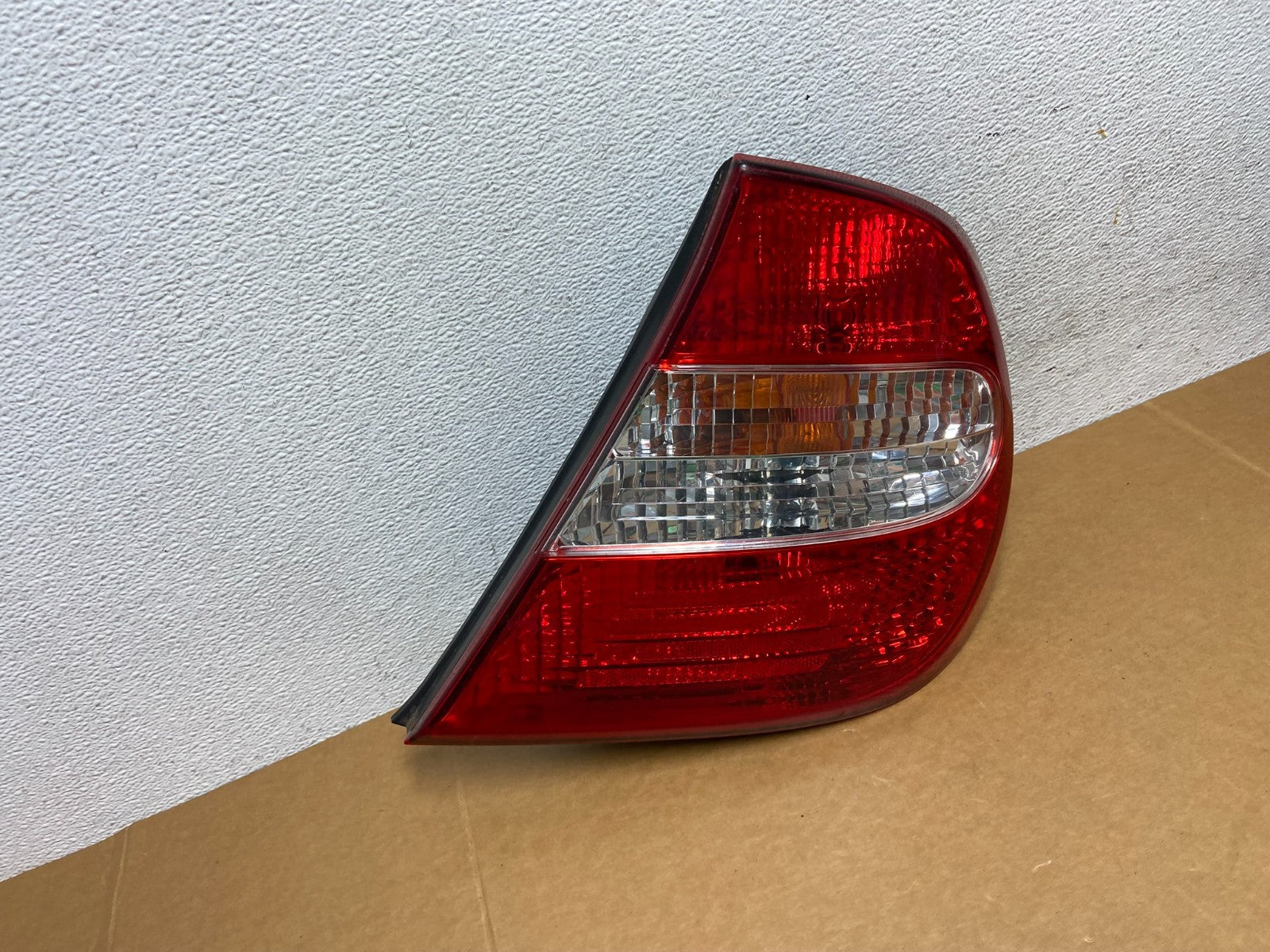 2002 2003 2004 Toyota Camry Tail Light Right Passenger Rh Side AD8880 DW2